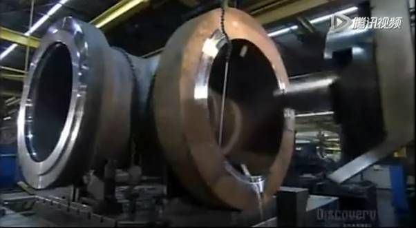 比人還大的大型閥門是怎么制造出來的?- 比人還大的大型閥門是怎么制造出來的?-